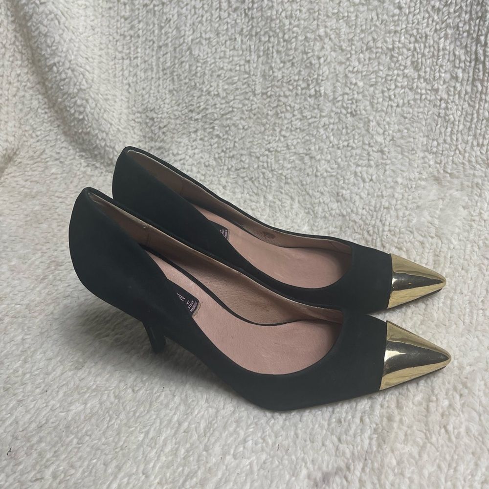 Steven by Steve Madden leather Black suede Heels metal Gold Accent SZ8.5